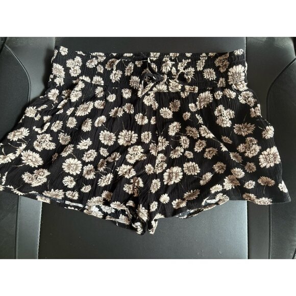 Forever 21 Shorts Black with Flowers size XS - Picture 1 of 3